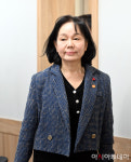 [포토]개인정보위 긴급 전체회의에 참석하는 송경희 위원장
