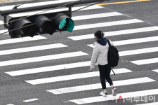 [포토] 전방향 개통된 고속터미널사거리 횡단보도