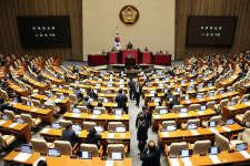형소법 개정안 본회의 문턱 넘어…野 필리버스터는 계속