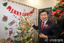 [포토] 우면열린문화센터 개관 축하메세지 다는 전성수 서초구청장