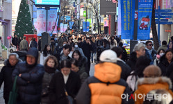 [포토] 성탄절 붐비는 명동 거리