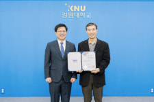 강원대 오덕환 교수,  최초 연구명예교수 선정