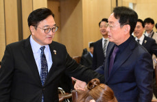 '균형추' 김도읍 이탈… 쇄신안 수위에 장동혁 체제 사활 달려
