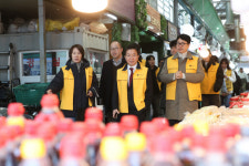 원주 전통시장 찾은 한국관광공사…지역 활성화 현장 목소리 경청