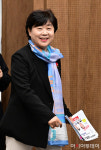 [포토] 기자회견장 들어서는 서영교 국조특위 위원장