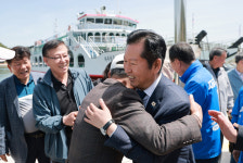 보수텃밭 통영 욕지도 찾은 鄭… 도서민 고충 해결 도울 것