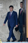 [포토] 원내대책회의 참석하는 정점식 원내대표