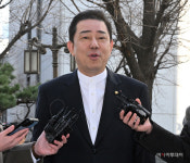 경찰, '13개 혐의' 김병기 구속영장 신청…수사 1년만