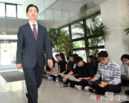 [포토]취재진과의 인터뷰마치고 들어가는 김지용 중수청장 후보자