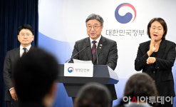 [포토]윤호중 장관 