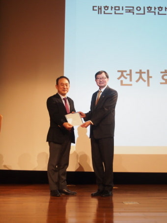 대한민국의학한림원, 의협 회관 신축에 1억원 기부 약정