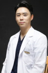 평소 티나지 않던 여드름 흉터가 유독 눈에 띠는 이유