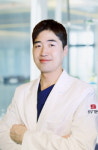 겨울철 급증하는 무릎 십자인대 파열, 예방과 치료법은?