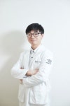 허리 통증과 함께 배뇨통ㆍ혈뇨ㆍ발열 등 있으면 비뇨기과 찾아야