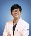 올바르지 못한 피부 관리로 생긴 여드름 흉터, 예방법과 치료법은?