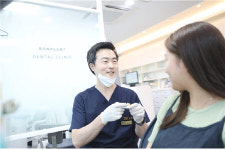 치료 기간 줄이고 골유착 강도 높이는 UV 임플란트란?