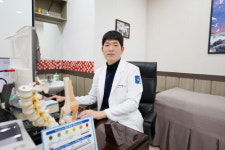 잘 올라가던 손이 ‘만세’가 어렵다면? ‘회전근개파열’ 의심해봐야