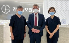 독일 안광학 기업 칼자이스사, 강남성모원안과 방문