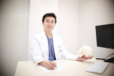 마음만은 청춘인 중장년층의 노화 고민…중년성형 안면거상술이란?
