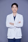 모모성형외과, 윤치운 원장 영입