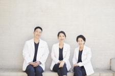 원스클리닉, 압구정점 론칭