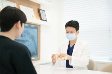 염증 심한 치아, 임플란트 전 치아재식술로 보존치료 고려해야