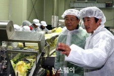 운암계기카센타 박준식 | [NW포토]김치가공공장 찾은 박준영 지사