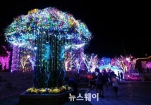 순천시 동천 장대공원 빛 점화…‘천원의 행복’ 나눔 행사