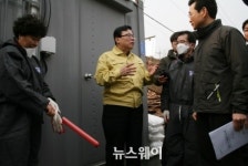 [NW포토]이동필 농식품부 장관, 나주 AI 방역초소 방문