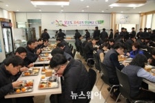 [NW포토]농어촌공사 전남본부, 닭 오리고기 소비촉진 시식