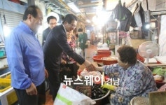 하학열 고성군수, 공룡시장 방문 민생경제 점검