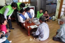 영산강사업단, 해남군 마산면에서 돋보기안경 증정 행사