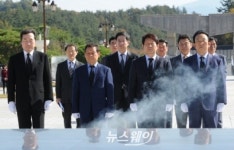 영호남 시도지사 국립 5.18 민주묘지 동시 참배