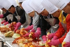 무주군, 4대 종단과 함께 하는 김장 나눔 행사 ‘눈길’