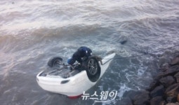 진도 고군 선착장서 승용차 추락…1명 사망