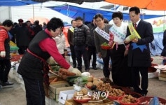영암군, 설 앞두고 5일시장 돌며 민생경제 점검
