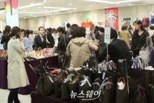 [NW포토]롯데백화점 광주점, 7일까지 ‘해외명품대전’