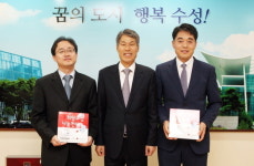 수성구청, 착한나눔가게에 현판 전달