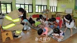 [NW포토]포스코 광양제철유치원 비상대피훈련