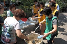 [동정]화성자원봉사단, 여름맞이 ‘사랑의 삼계탕’