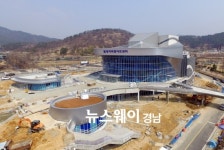 밀양아리랑 아트센터 7월 개관 위한 마무리 공정 한창