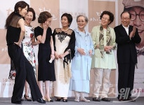 [NW포토]디어마이프렌즈 고현정, ‘막내다운 애교 포즈’