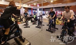 [NW포토]세계다이어트엑스포, ‘지방을 모두 날려버릴 스피닝’