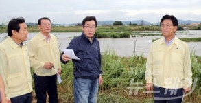 [NW포토]이낙연 지사, 나주 남평 빗물펌프장 방문