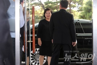 [NW포토]현대家 현정은, ‘한화 김승연 회장 모친상 조문’