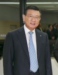 ‘3세 승계·그룹 재건 두 마리 토끼 쫓는 박삼구 회장