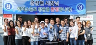 [NW포토]윤장현 광주광역시장, 청년창업 기업 에이스골프 방문
