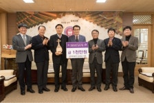 임효섭 서안주정 대표, 전북대 발전기금 1천만 원 기탁