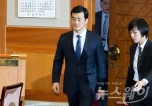 [포토]증인신분으로 헌법재판소 들어선 이영선 행정관