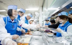 현대오일뱅크 1% 나눔재단, 노인복지관서 배식 봉사